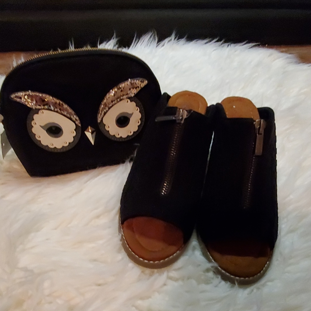 Bearpaw black sandals